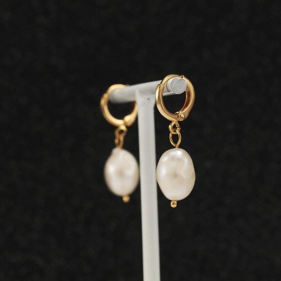 Gold Pearls Earrings - Picture 1 of 3